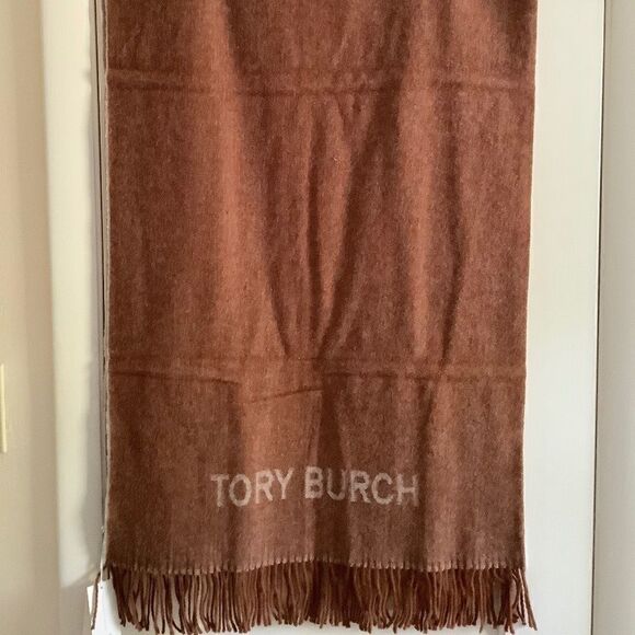 NWT tory BURCH 100% WOOL REVERSIBLE CINNAMON/BEIGE LARGE SCARF - Picture 7 of 15